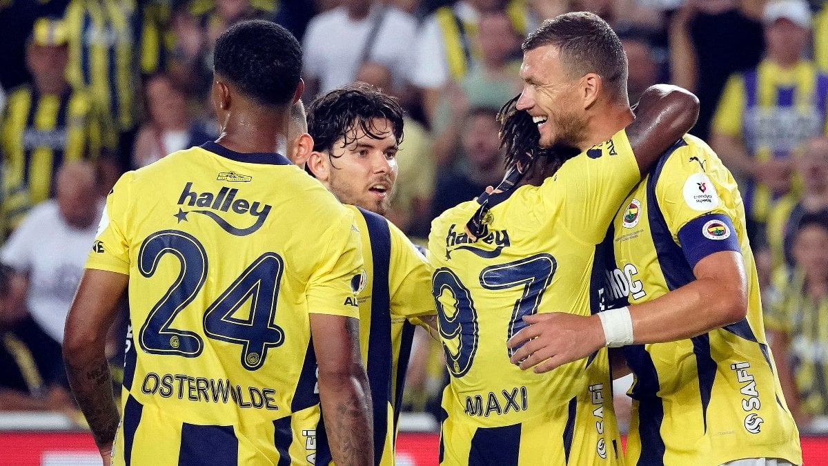 Edin Dzeko, art arda 2 sezon açılışında da gol attı