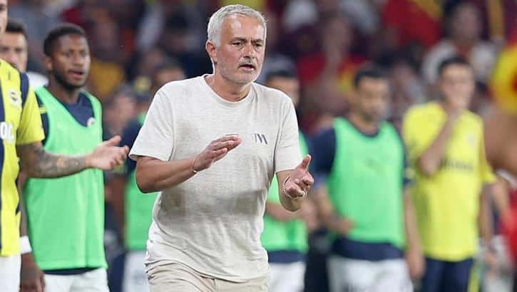 Fenerbahçe’de Jose Mourinho’dan Türk futbolu itirafı! ‘Oyuncularımın yerde yatmaları gerekiyor’