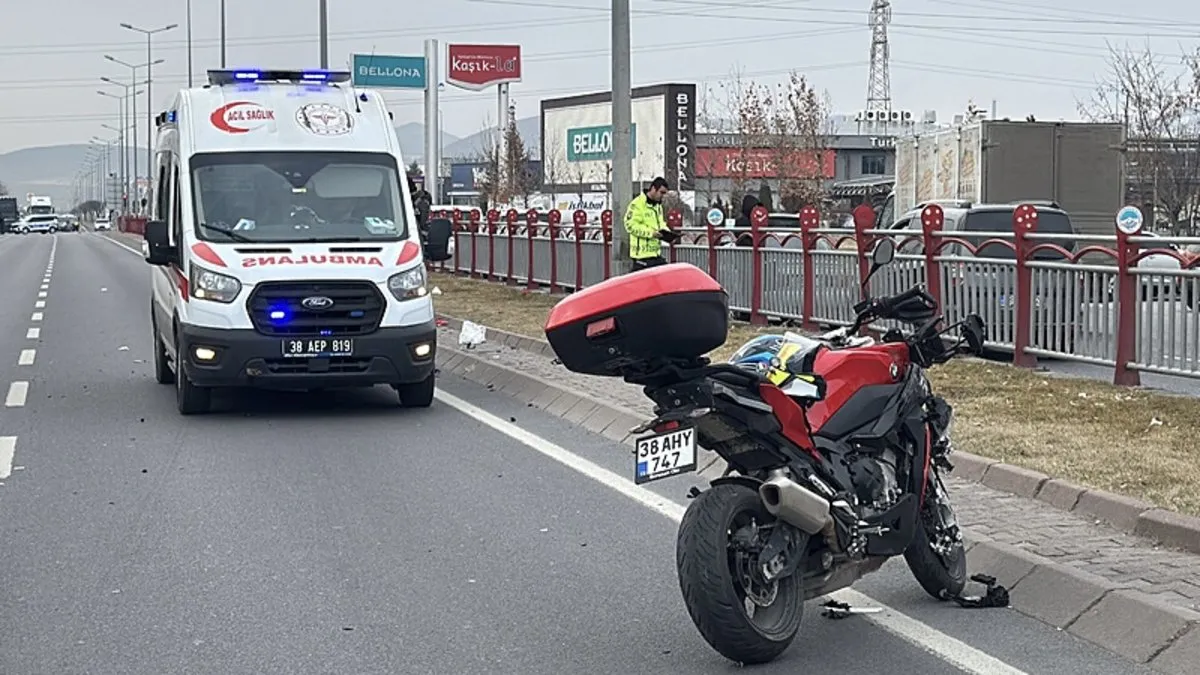 Kazanın adresi Kayseri: Bariyerlerden atlayan adama motosiklet çarptı!