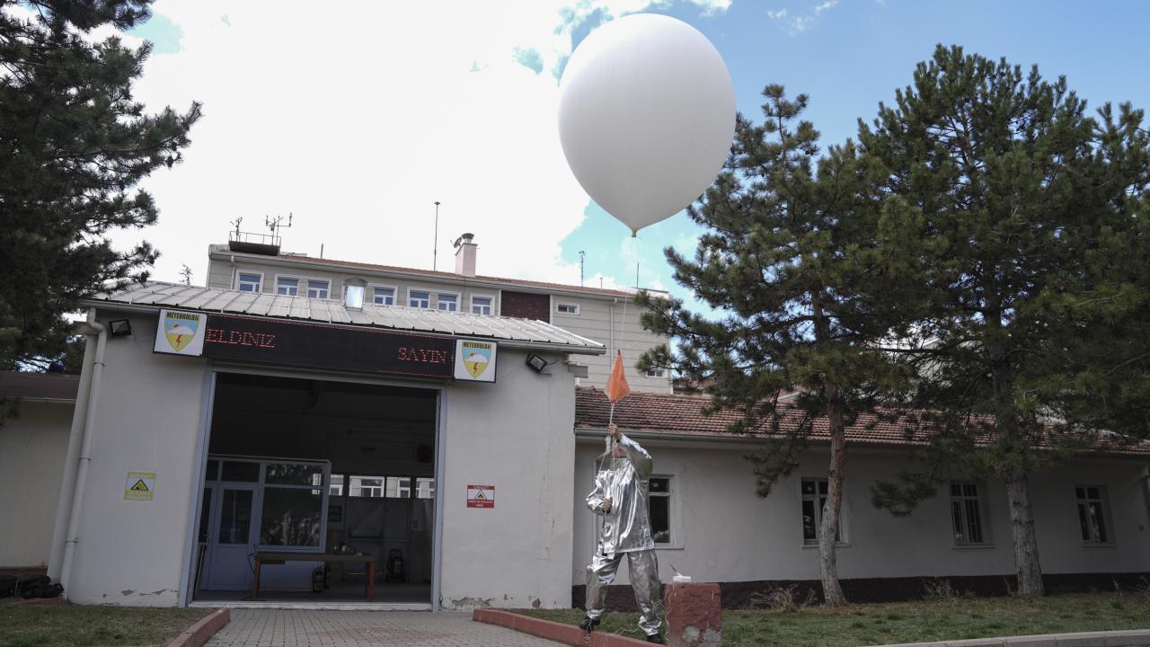 Meteoroloji balonları, uçuş güvenliğine katkı sağlıyor